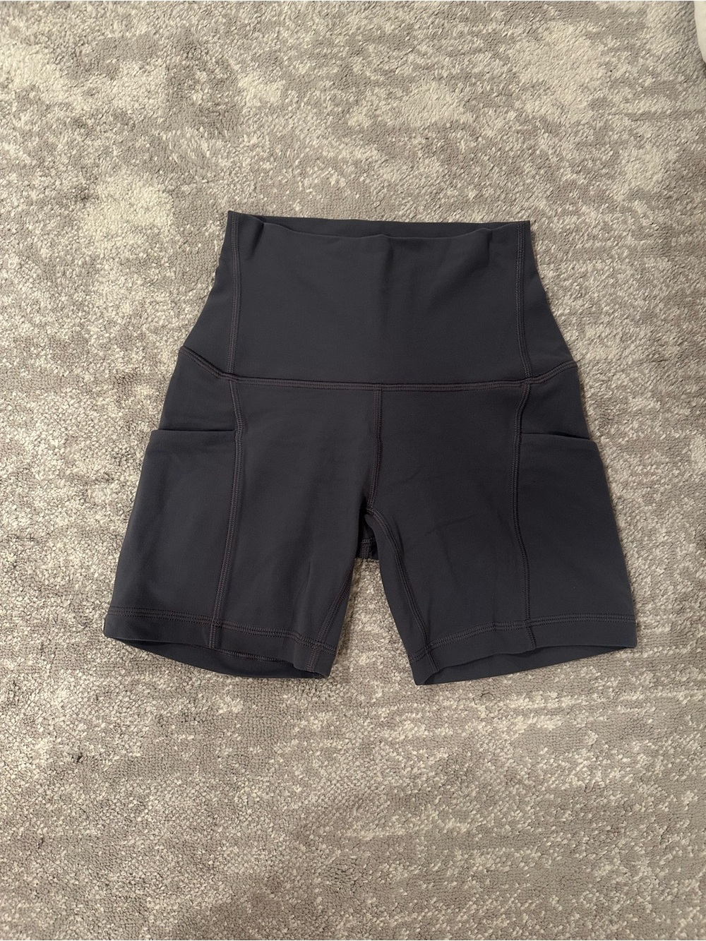 Aritzia butter cheeky shorts 5” with pockets